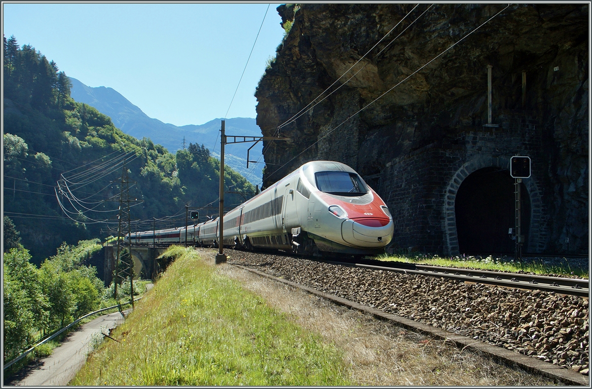 A SBB ETR in the Dazio Grande by Faido.
24.06.2015