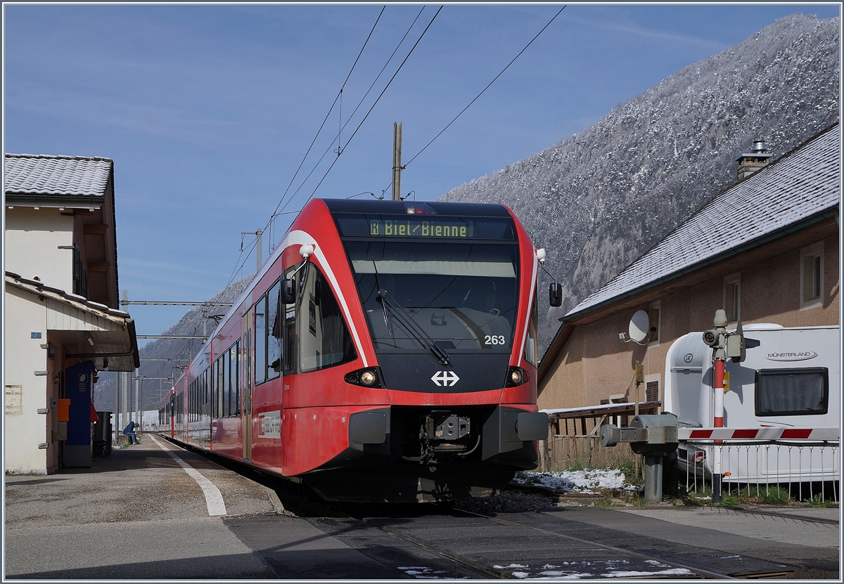 A SBB GTW RABe 526 263 and an other one on the way to Biel/Bienne by his stop in La Heutte.

05.04.2019
