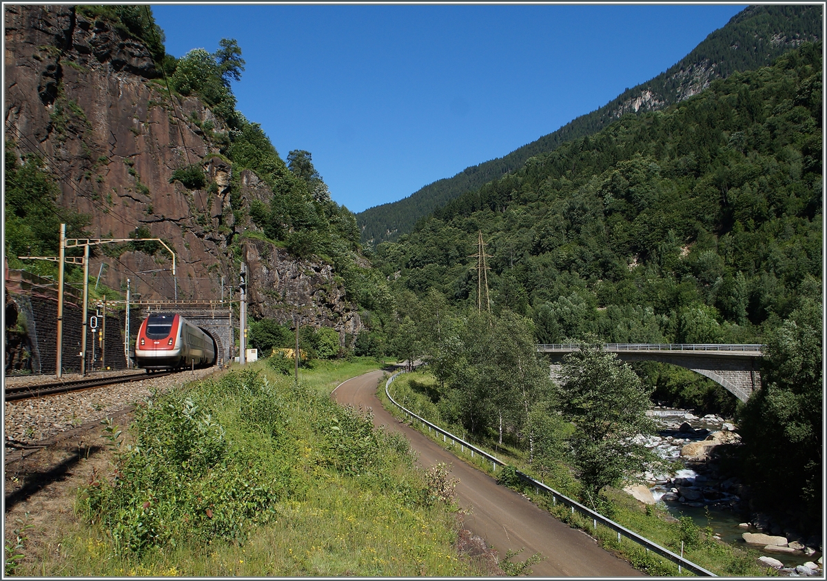 A SBB ICN between Rodio Fiesso and Faido.
24.06.2016 