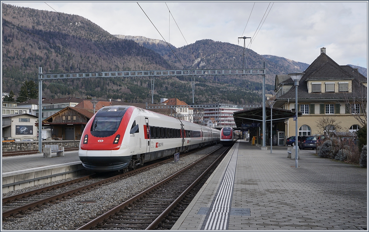 A SBB ICN by his stop in Grenchen Nord.
22.02.2017