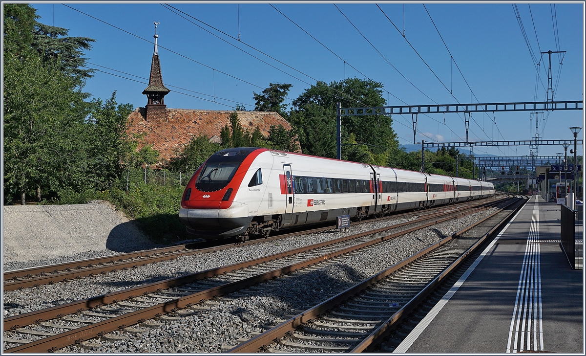 A SBB ICN on the way from Geneva to St Gallen by Chambésy.

19.06.2018