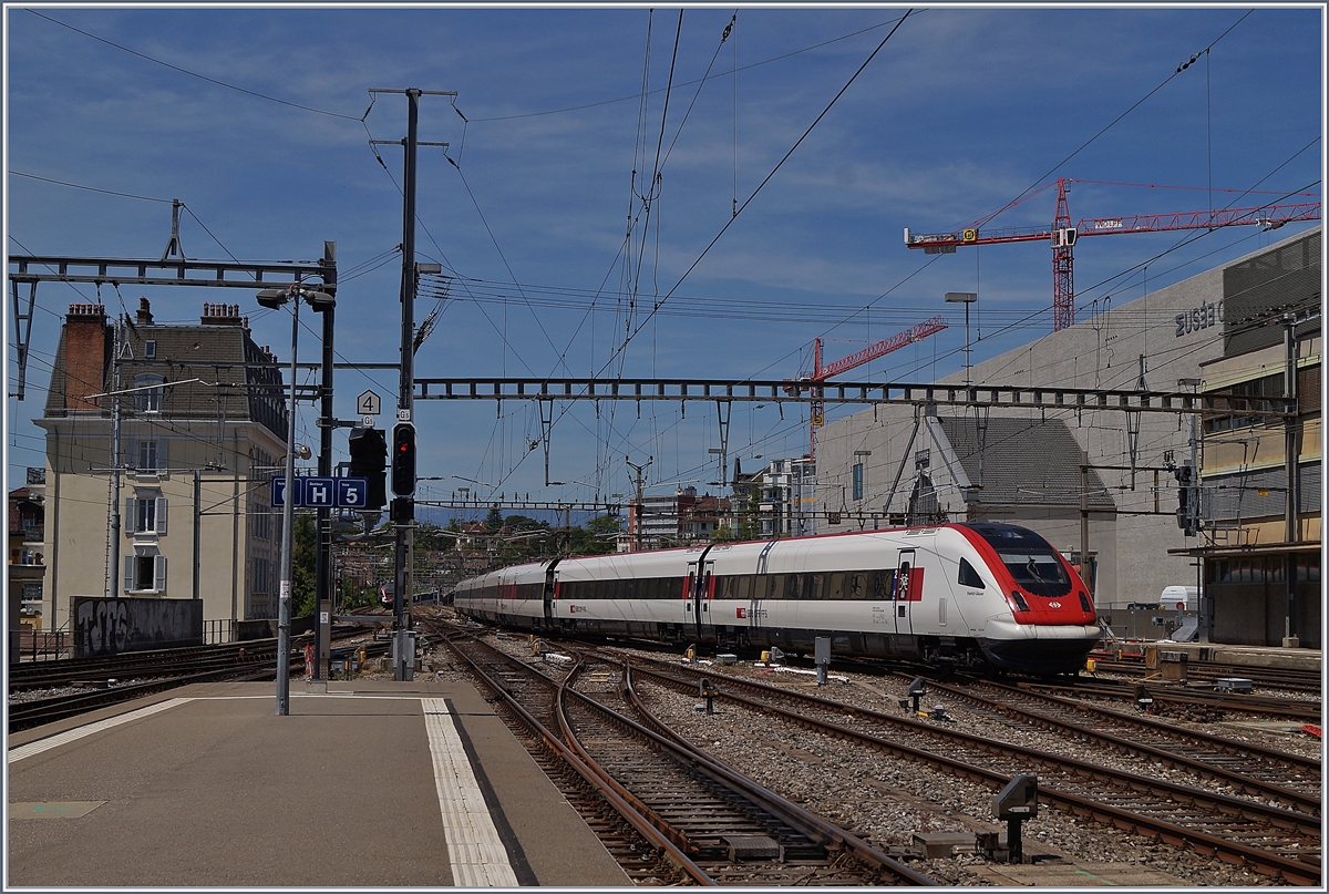 A SBB ICN RABDe 500 on the Lausanne Station. 

26.05.2020