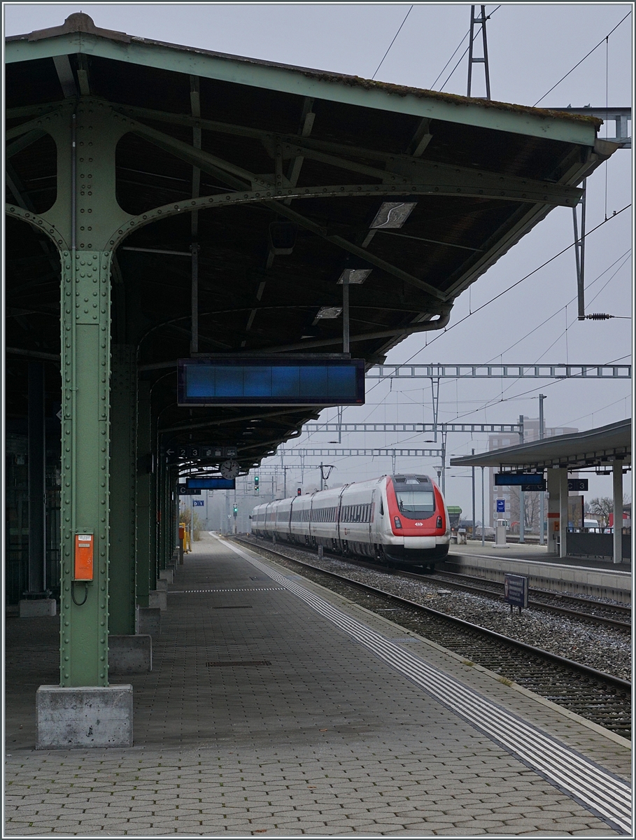 A SBB ICN RABe 500 is leaving the BLS MLB Grenchen Nord Station. 

21.11.2021