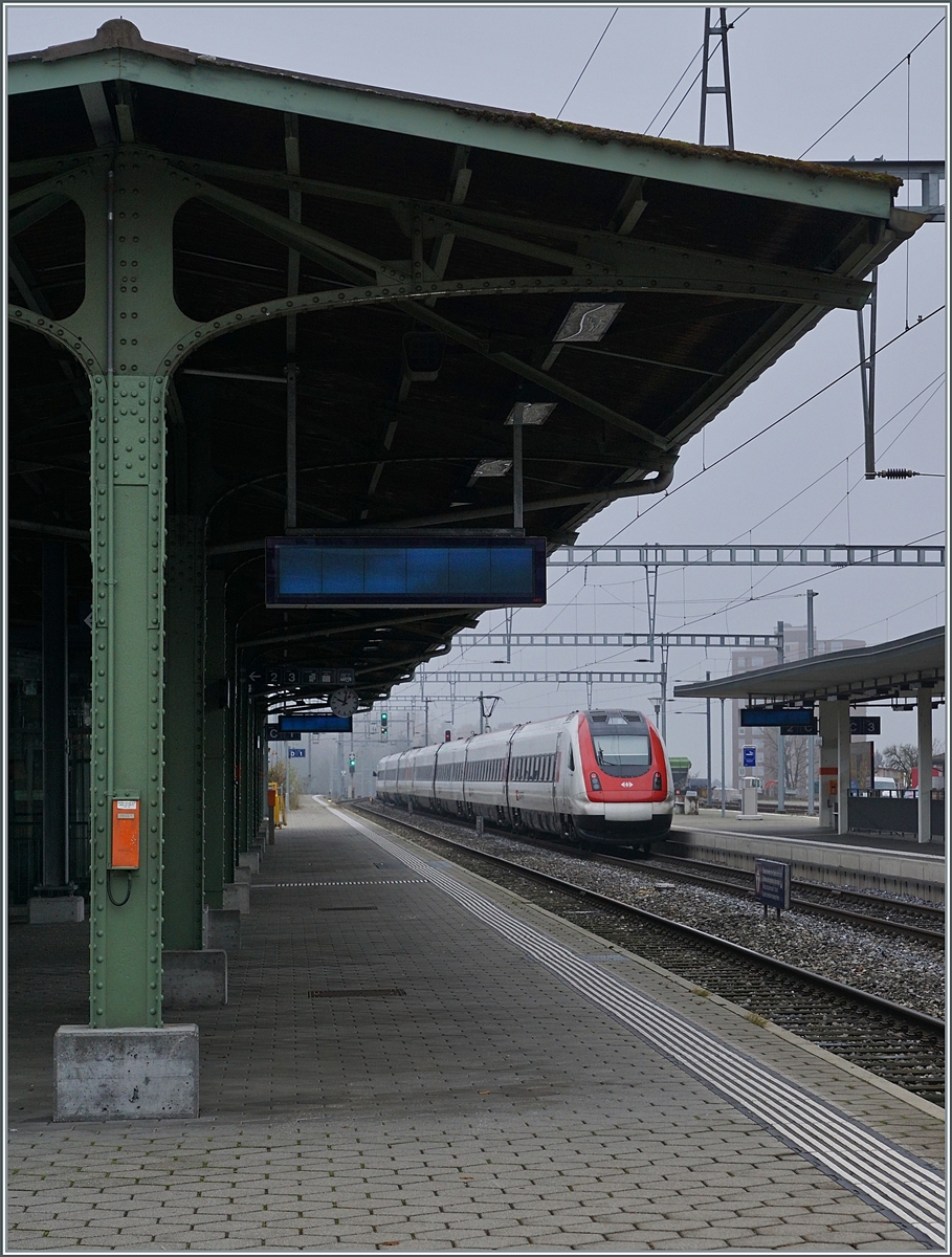 A SBB ICN RABe 500 is leaving the BLS MLB Grenchen Nord Station. 

21.11.2021