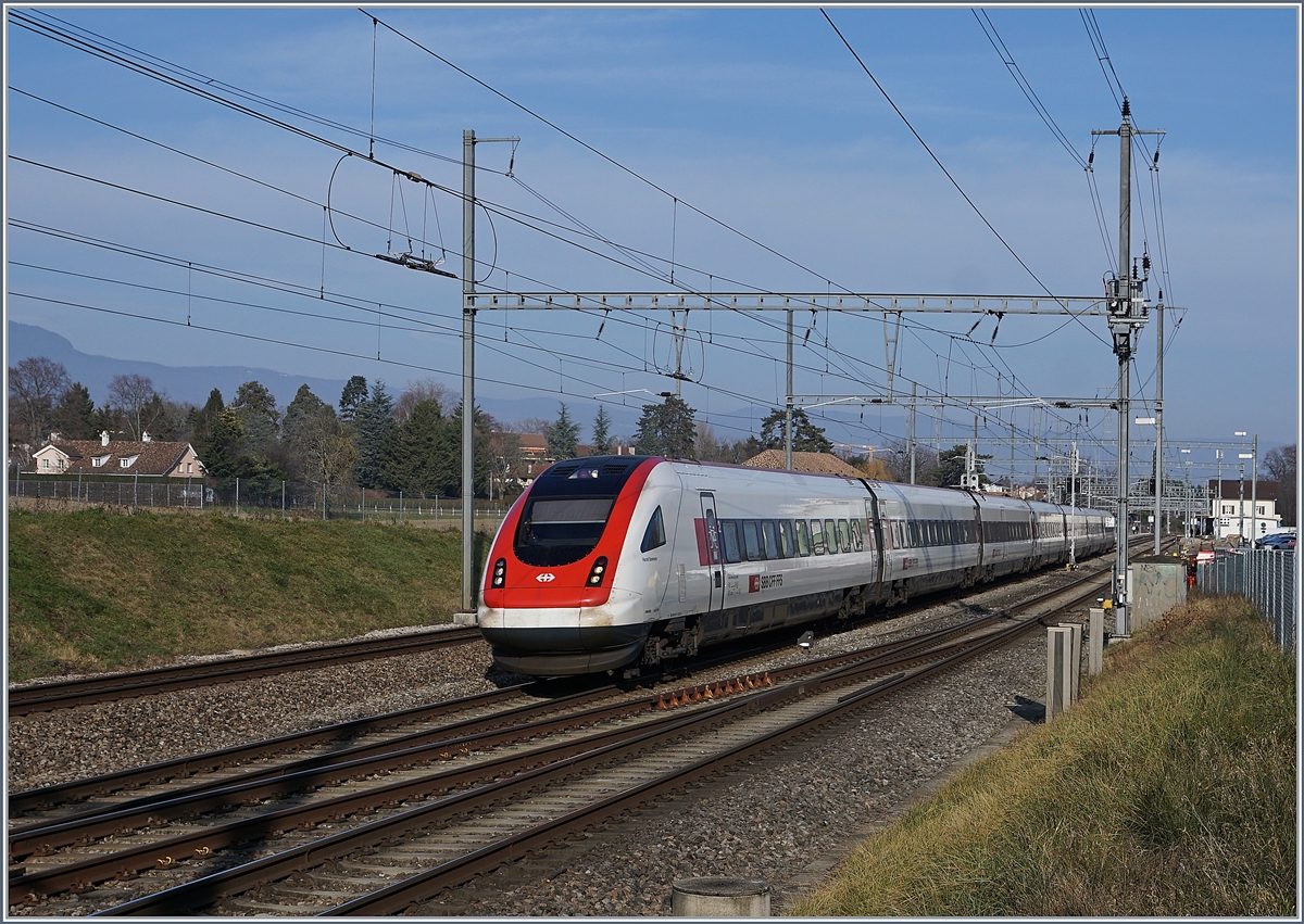 A SBB ICN RABe 500 on the way to Geneva Airport in Coppet. 

21.01.2020