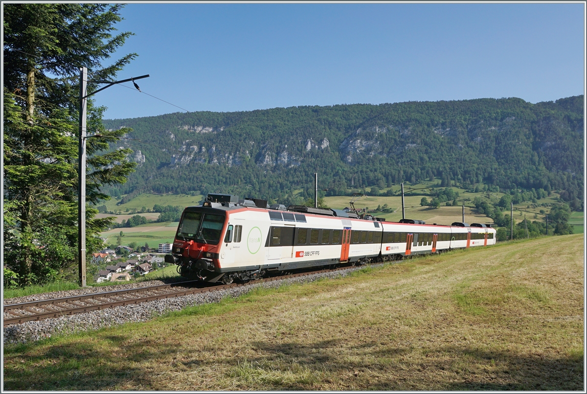 A SBB local train on the ex SMB ligne from Moutier to Solothurn over Crémines.

05.06.2023 