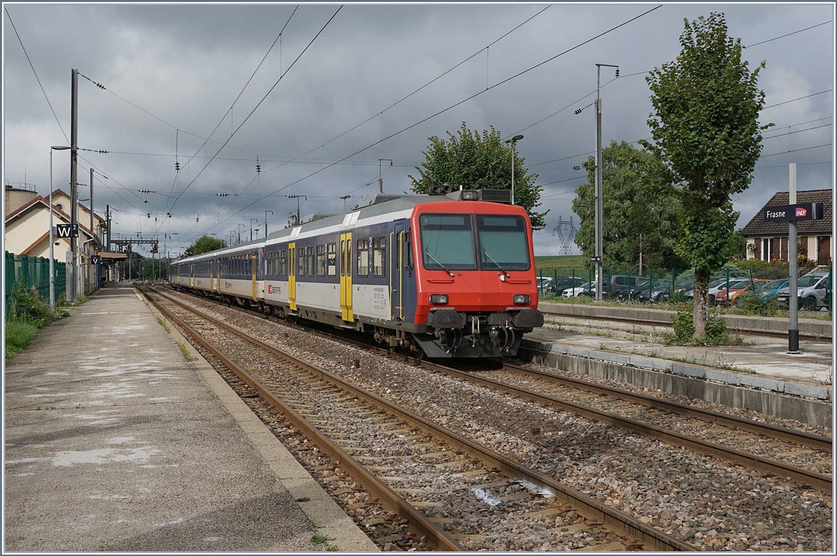 A SBB NPZ in Frasne is waiting his next service. 

13.08.2019