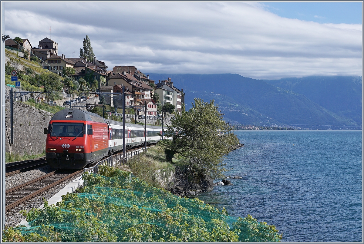 A SBB R 460 108 wiht his IR to Geneva by St Saphorn. 

30.09.2019 