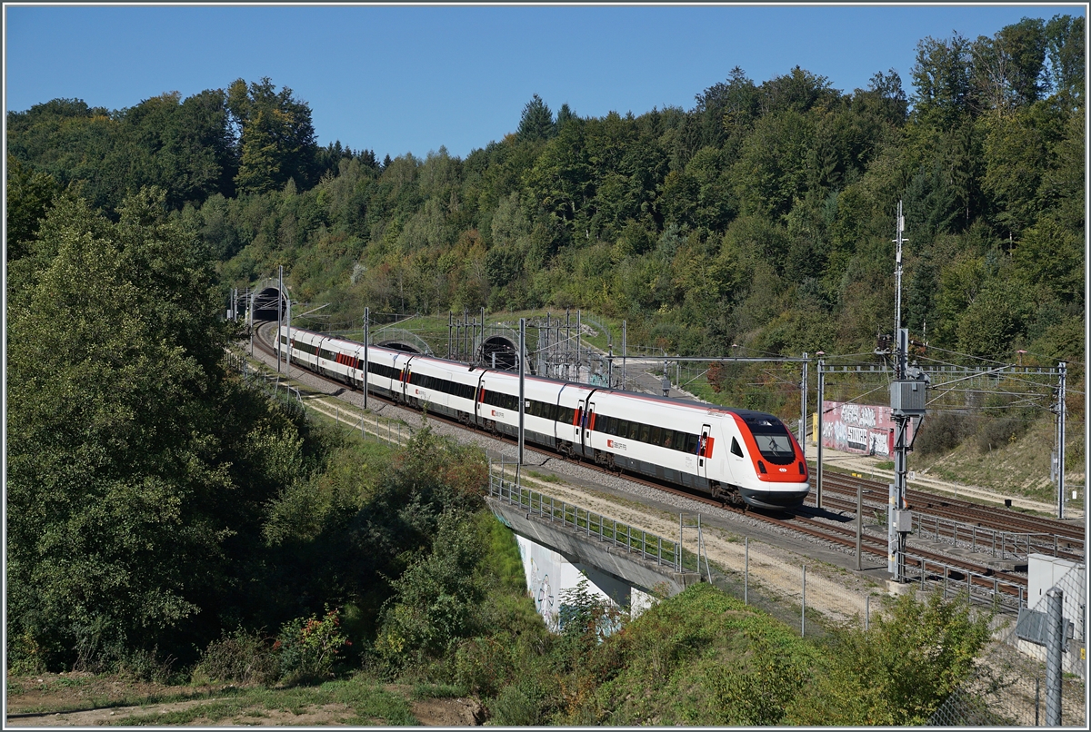 A SBB RABDe 500 from Rorschach to Genève Aéroport in Wanzenwil. 

12.09.2022