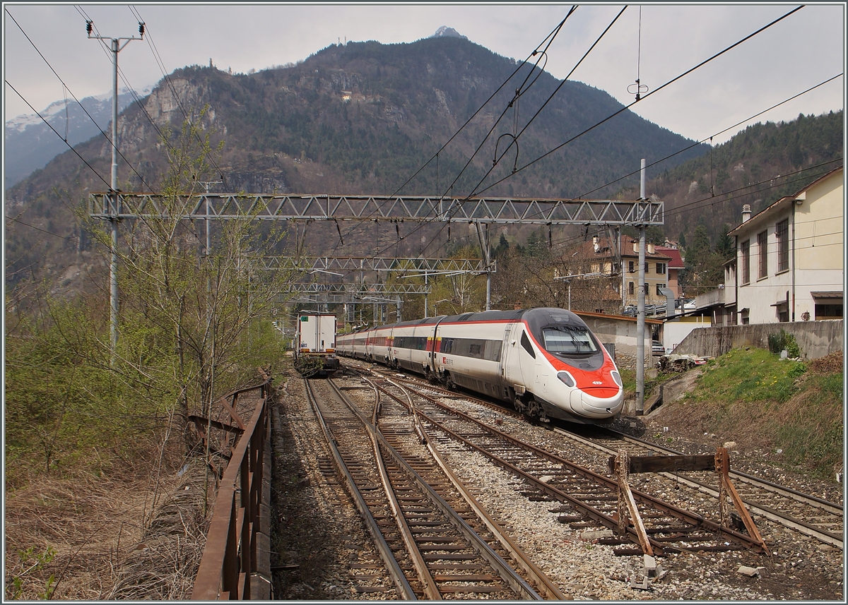 A SBB RABDe 503 in Varzo. 
11.04.2015