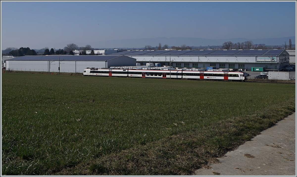 A SBB RABDe 560  Domino  is the local service S9 24939 from Lausanne to Kerzers between Domdiddier and Avenches. 

01.03.2021