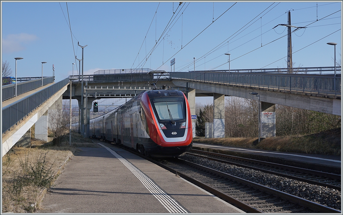 A SBB RABe 502 on the way to St Gallen in the Denges Echandens Station. 

04.02.2022 