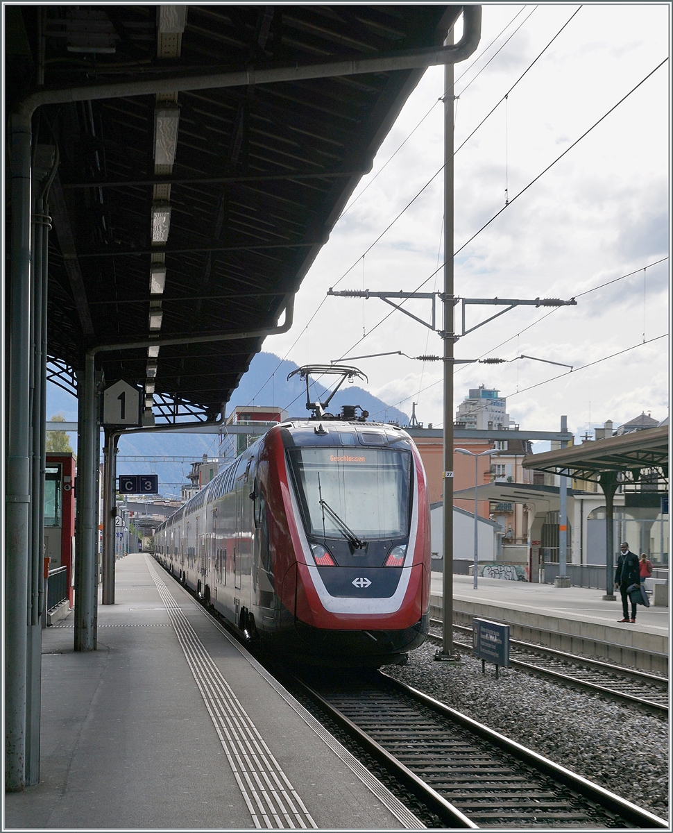 A SBB RABe 502  Twindexx  in Montreux on the way to Villeneuve.

12.10.2020