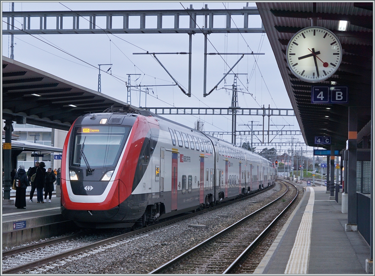 A SBB RABe 502 Twindexx as IR15 on the way from Genève to Luzern by his stop in Morges. 

04.03.2024