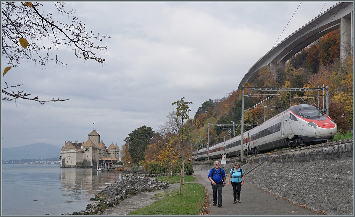 A SBB RABe 503 / ETR 610 on the way from Milana to Geneva by the Castle of Chillon. 

03.11.2020