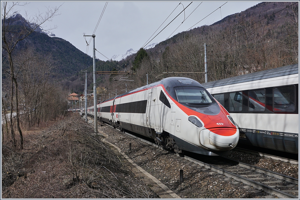 A SBB RABe 503 (ETR 610) by Varzo.
01.03.2017