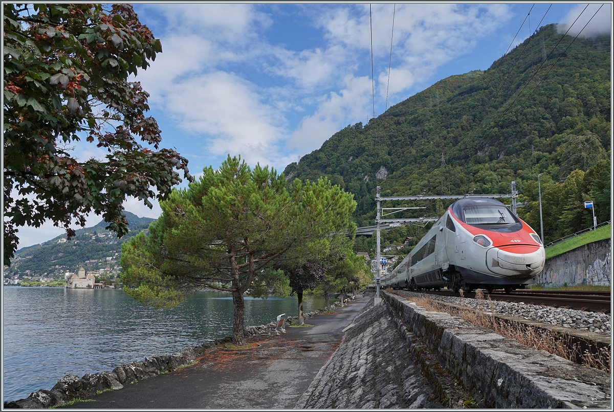 A SBB RABe 503 on the way to Geneva near Villeneuve, in the background the Castle of Chillon. 

23.09.2020