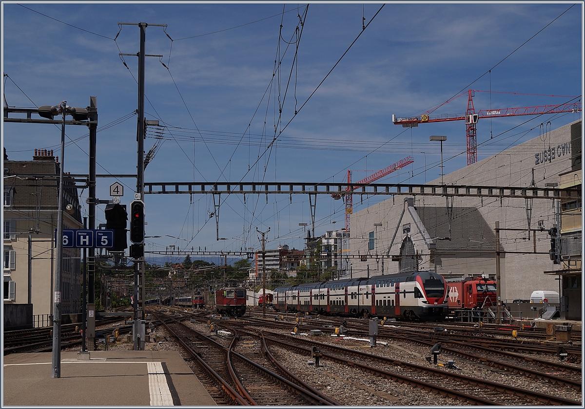 A SBB RABe 511 from Annemasse to St Maurice is arriving at the Lausanne Station.

26.05.2020