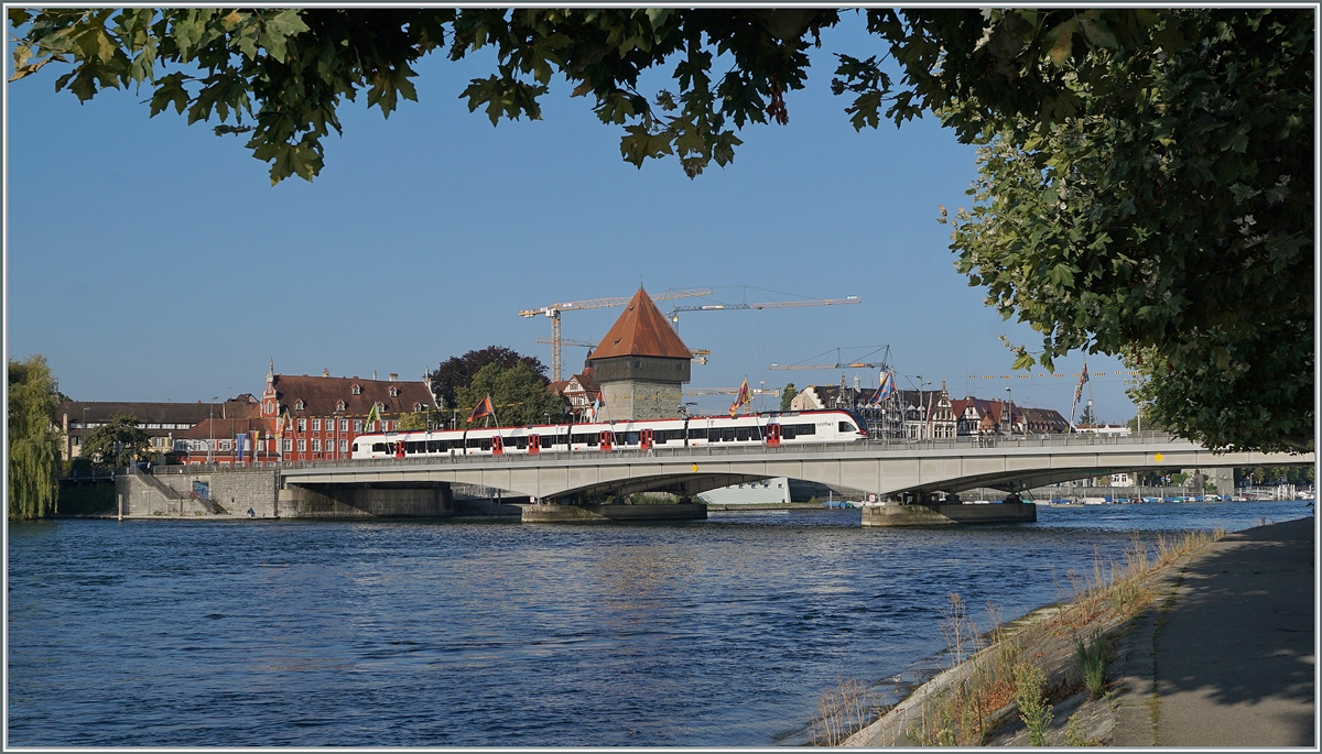 A SBB RABe 521 on a  Seehaas  Service from Konstanz to Engen on the Rhein Bridge in Konstanz. 

18.09.2021