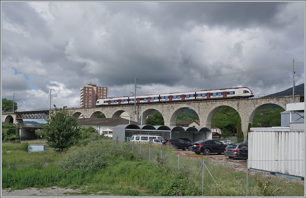 A SBB RABe 522 on the way from Biel/Bienne to Meroux on the Mösli Viadukt in Grenchen. 

06.06.2021