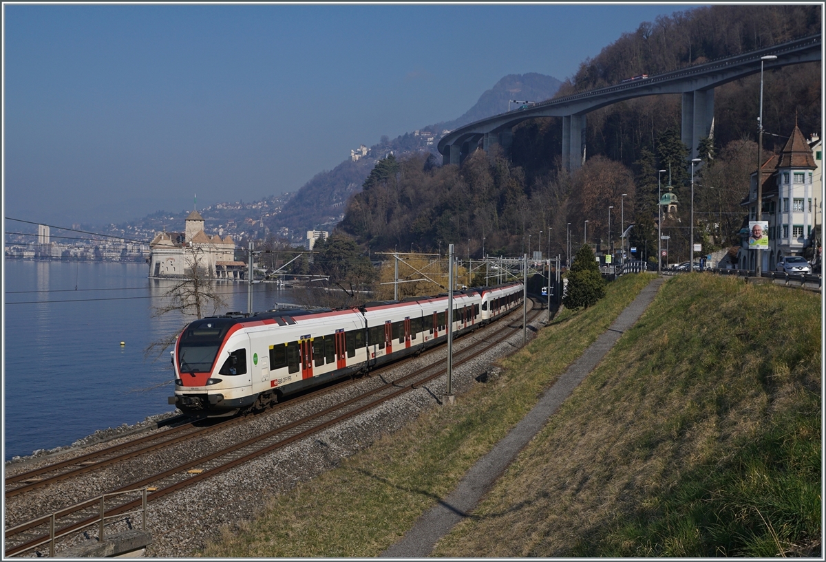 A SBB RABe 523 by the Castle of Chillon on the way to Lausanne.

08.03.2022