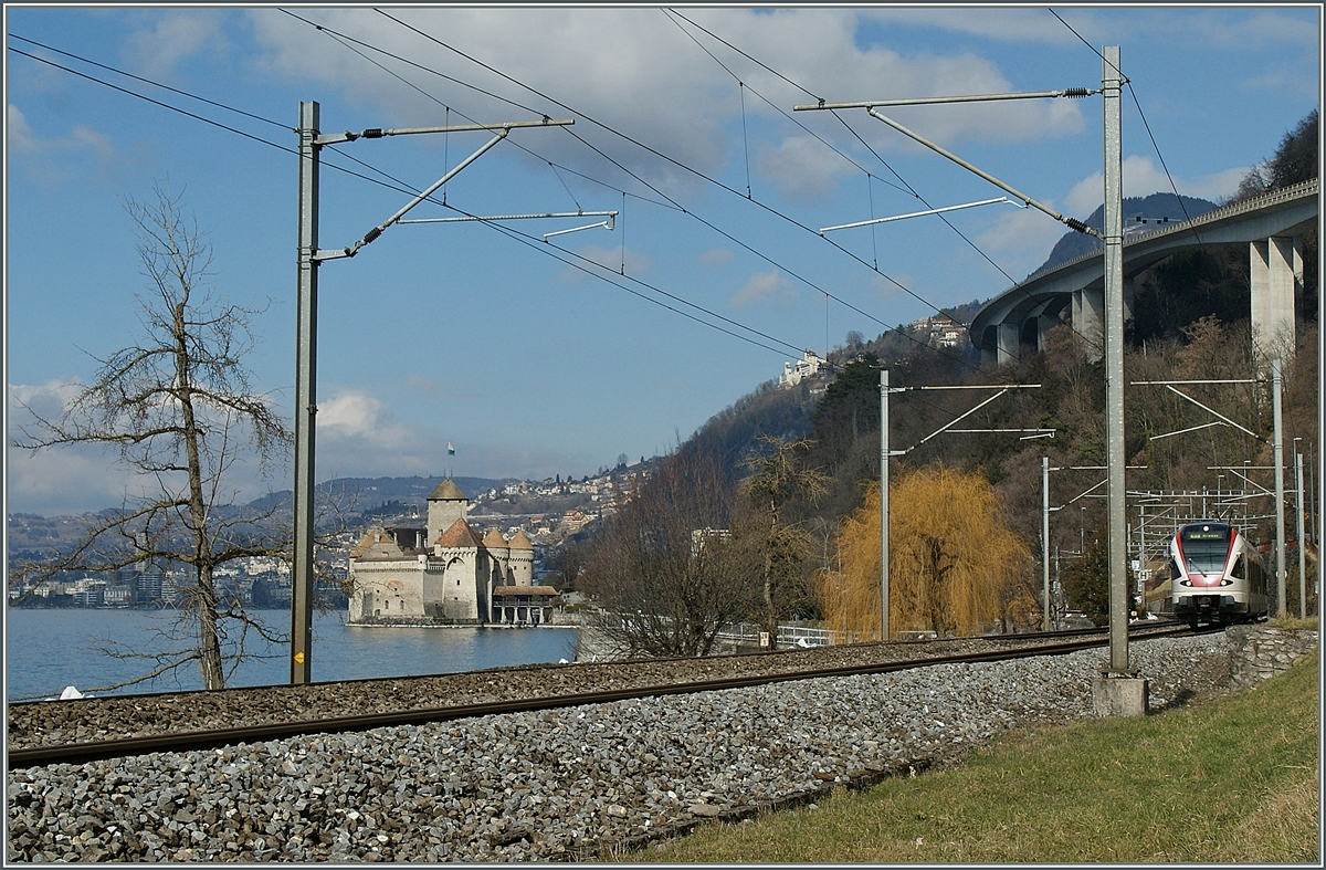 A SBB RABe 523 FLIRT and the Castle of Chillon.
26.02.2012