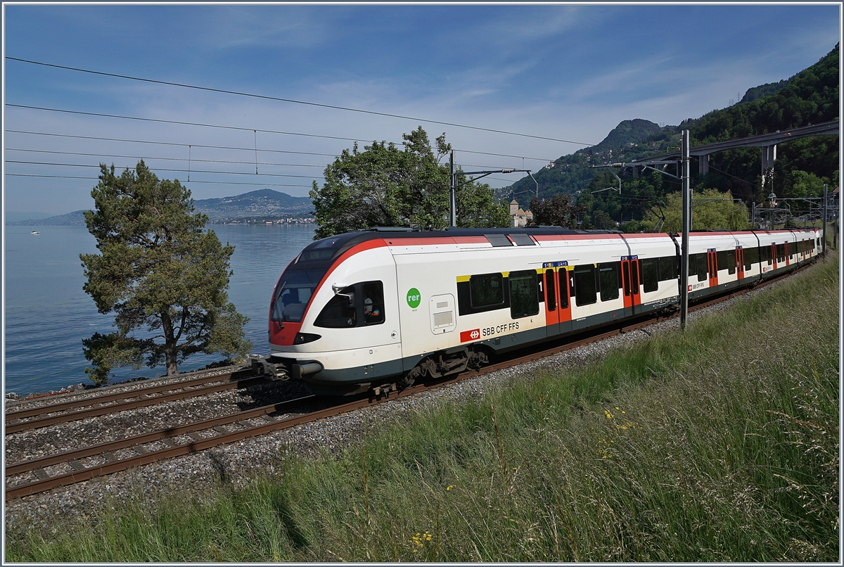 A SBB RABe 523 on the way to Villeneuve by the Castle of Chillon. 

08.05.2020