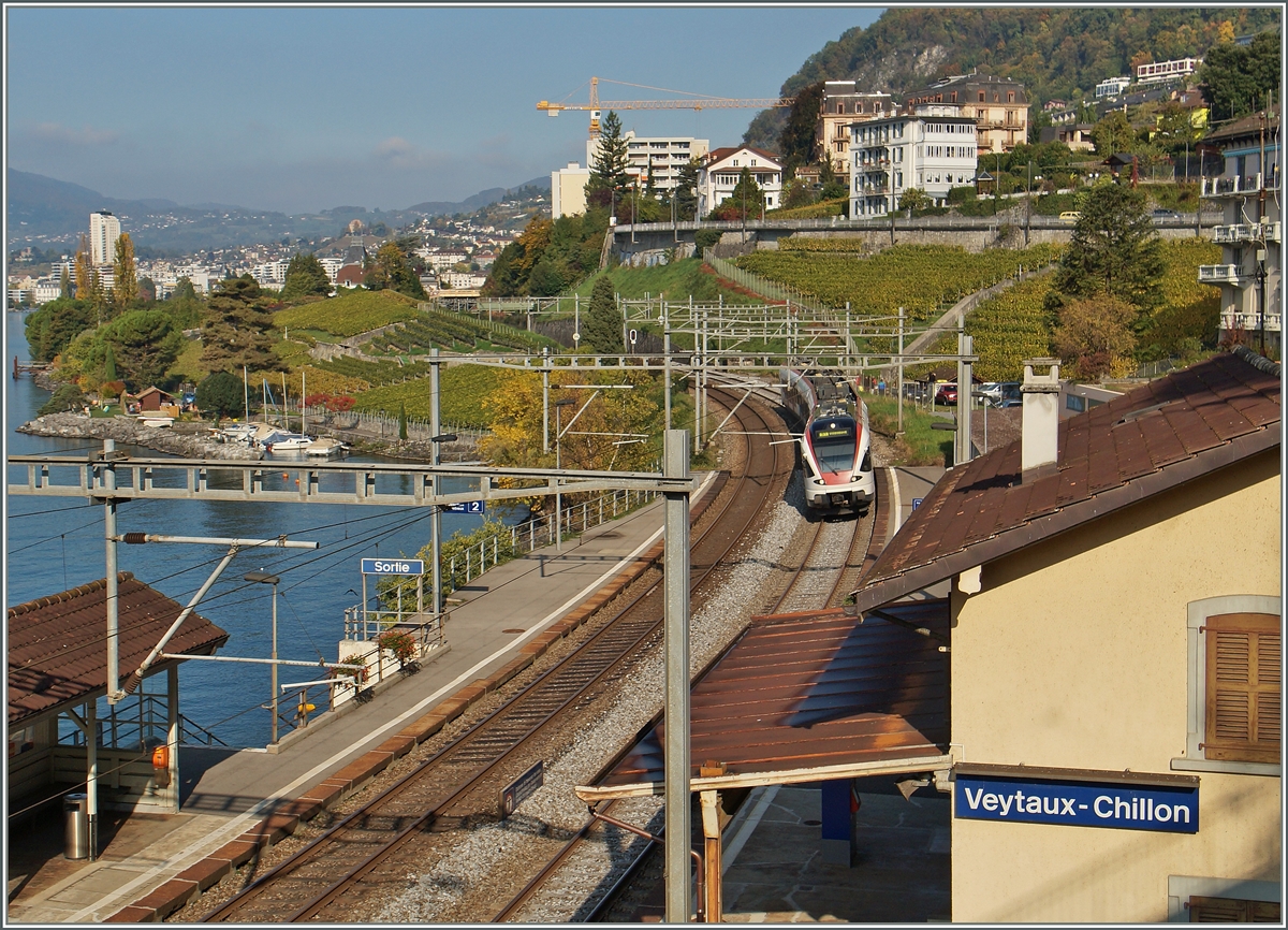 A SBB RABe 523 on the way to Villeneuve is arriving at the Veytaux-Chillon Station. 

21.01.2015