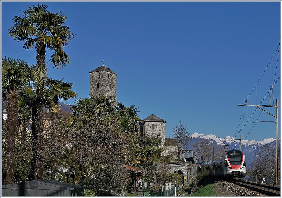 A SBB RABe 524 is shortly arriving at Locarno.
21.03.2018