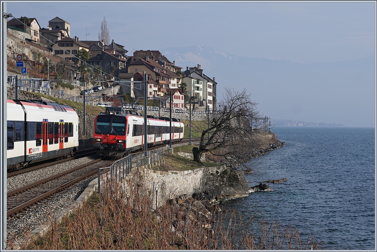 A SBB RBDe 560  Domino  on the way to Lausanne by St-Saphorin.

06.02.2018