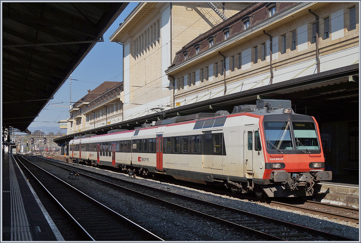 A SBB RBDe 560  Domino  on the way to Palézieux by his stop in Lausanne.

01.04.2020