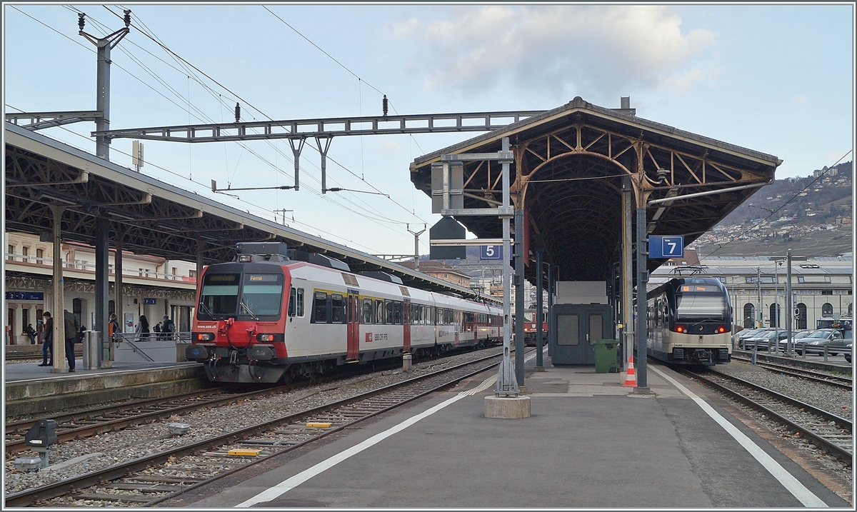 A SBB RBDe 560  Domino  to Puidoux and an CEV MVCR ABeh 2/6 to Blonay in Vevey. 

19.02.2021