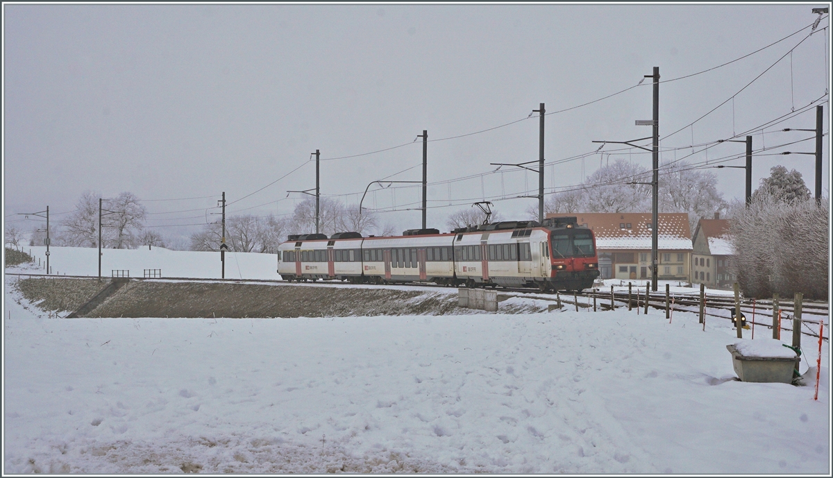 A SBB RBDe 560  Domino  on the way to Bulle in Vuisternens-devant-Romont. 

22.12.2021