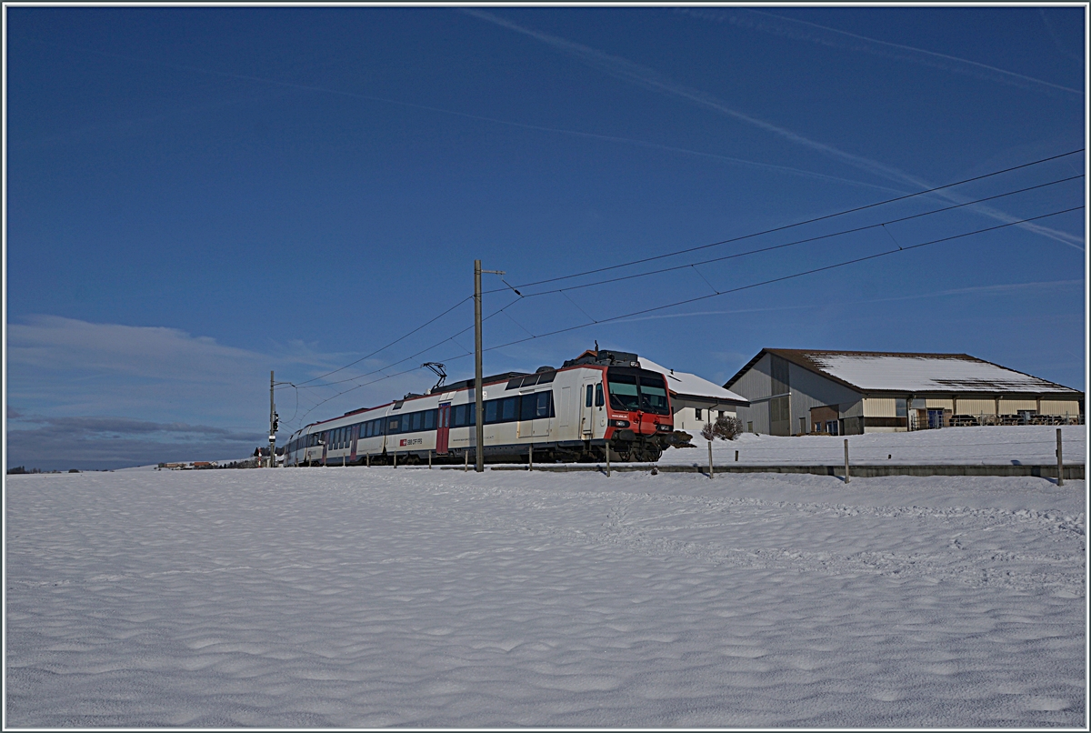 A SBB RBDe 560 Domino by the TPF on the way to Bulle near Vaulruz. 

23.12.2021