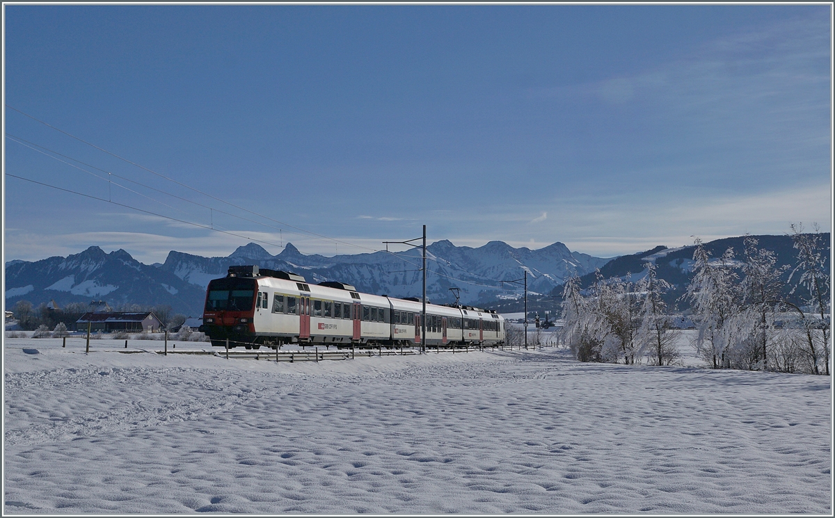 A SBB RBDe 560 Domino by the TPF on the way to Romont near Vaulruz. 

23.12.2021