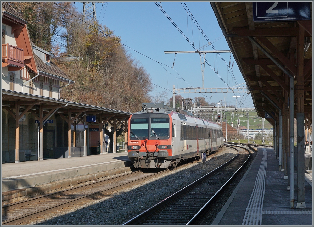 A SBB RBDe 560 on the way to Kerzers in Puidoux. 

08.12.2022