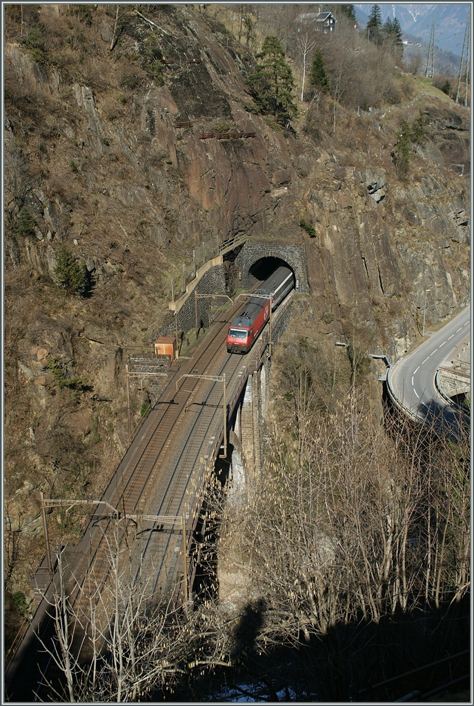 A SBB Re 460 is arriving with his IR on the  Untere Meienreuss  -Bridge. 
14.03.2014