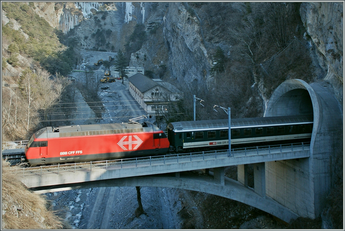 A SBB Re 460 on the Dalabridge by Leuk.
14.02.2012