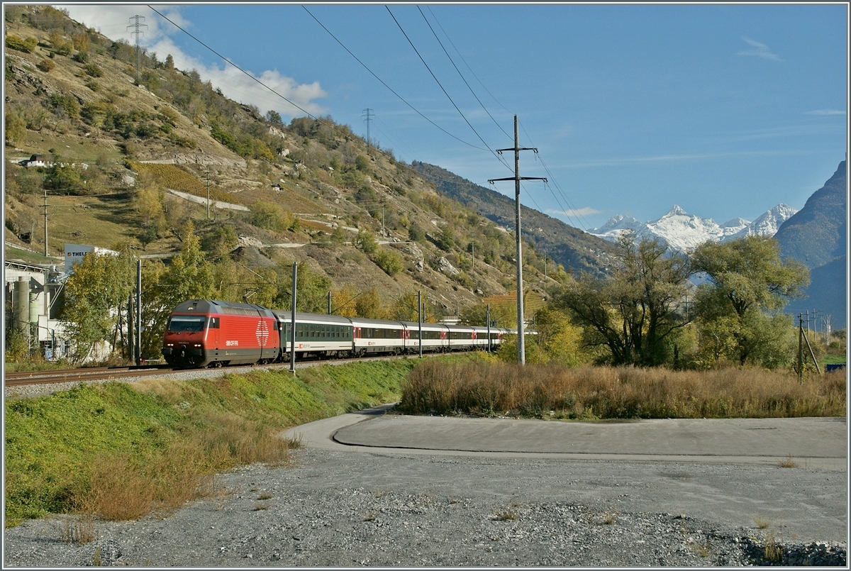 A SBB Re 460 wiht an IR to Geneve near Raron.
07.11.2013