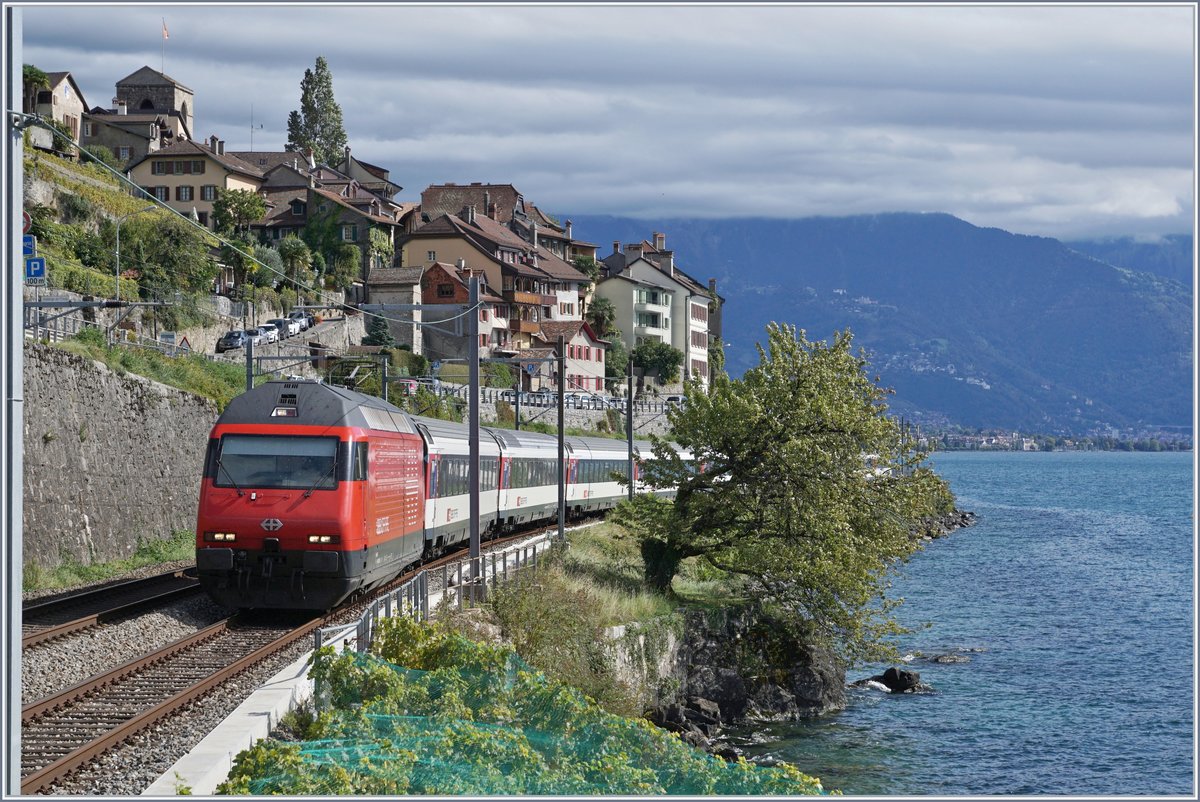 A SBB Re 460 wiht an IR90 to Geneva by St Saphorin.

30.09.2019