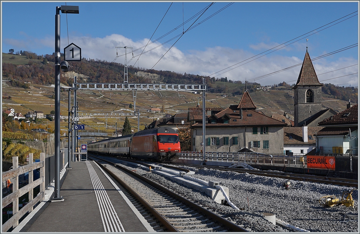 A SBB Re 460 wiht his IR 90 in Cully on the way to Lausanne.

08.11.2021