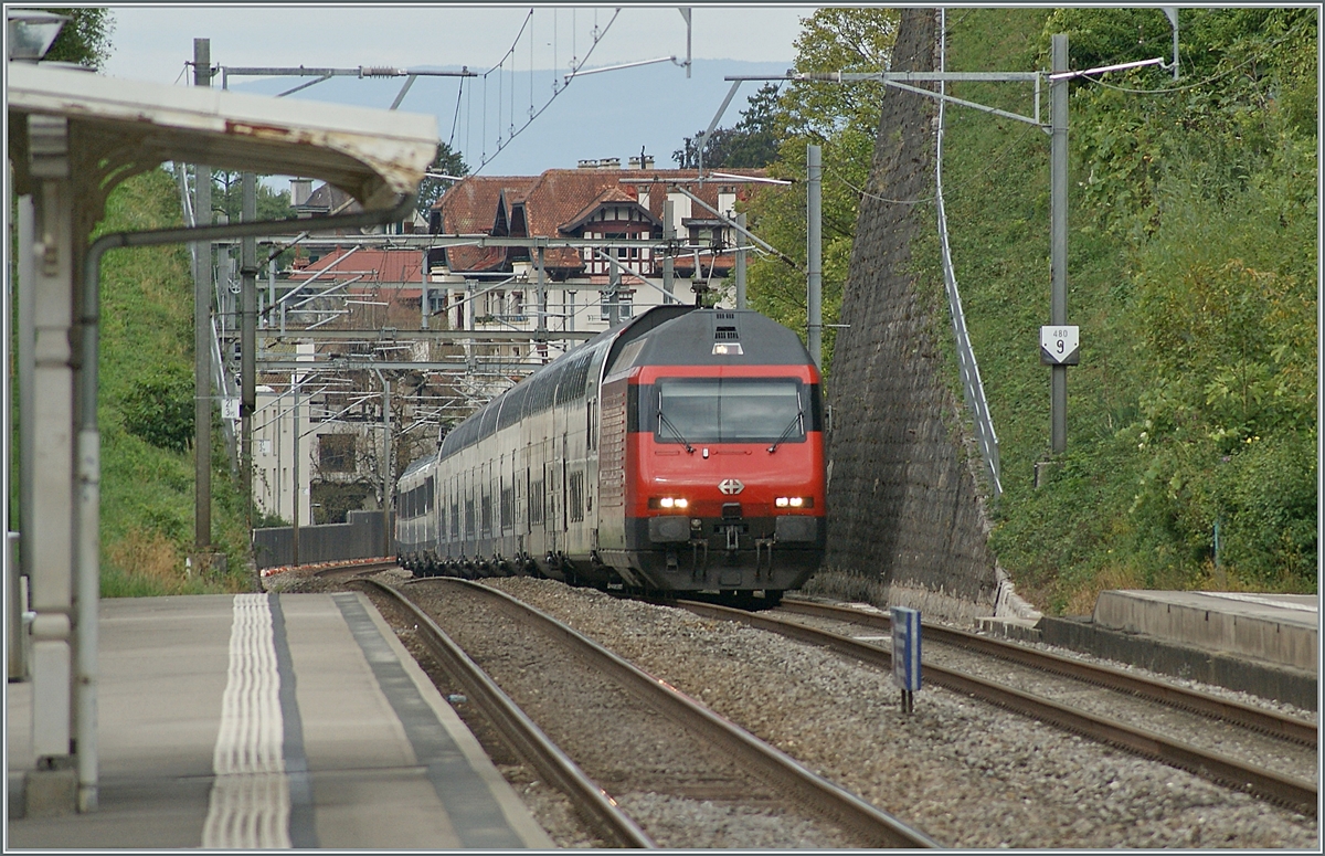 A SBB Re 460 wiht his IR90 from Geneva Airport ot Brig is approching Burier. 

07.09.2022