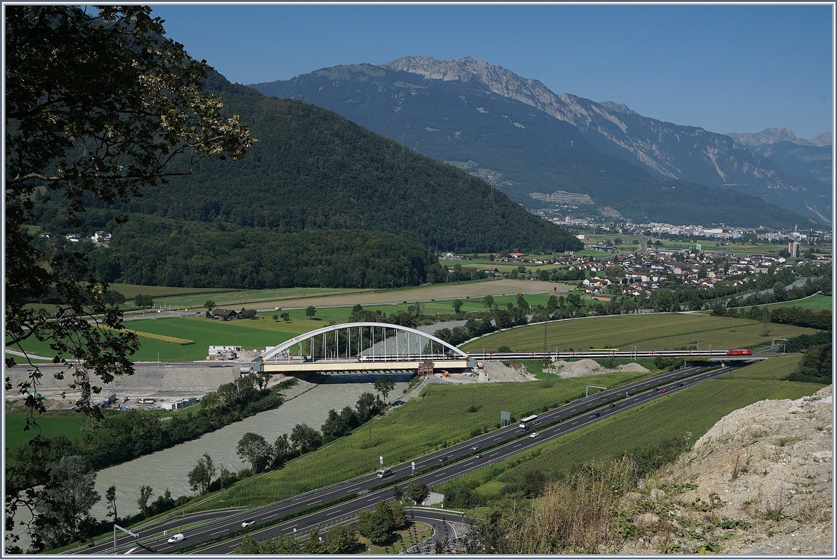 A SBB Re 460 with an IR by the new Rhone Bridge between Bex and St Maurice.
26.08.2016