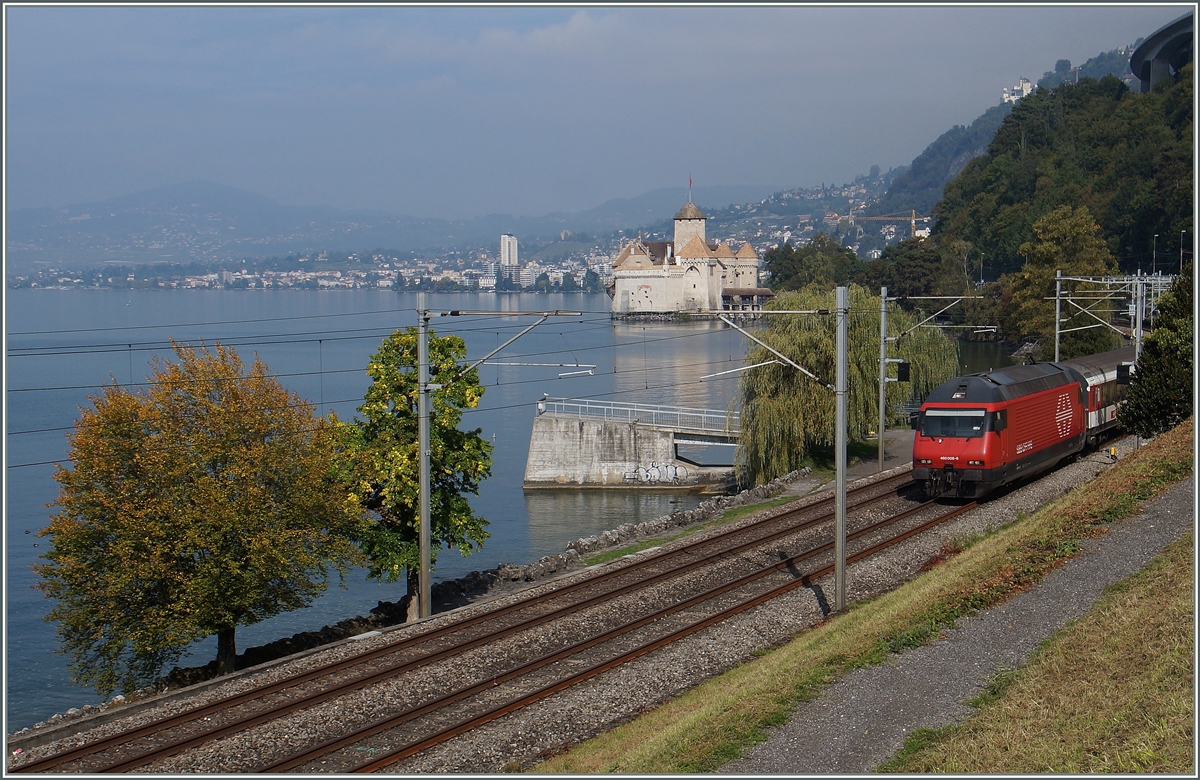A SBB Re 460 with an IR to Brig by the Castle of Chillon.
02.10.2015