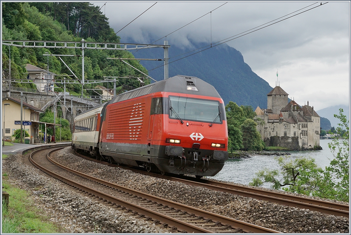 A SBB RE 460 with his IR to Geneva by the Castle of Chillon.

13.06.2018 