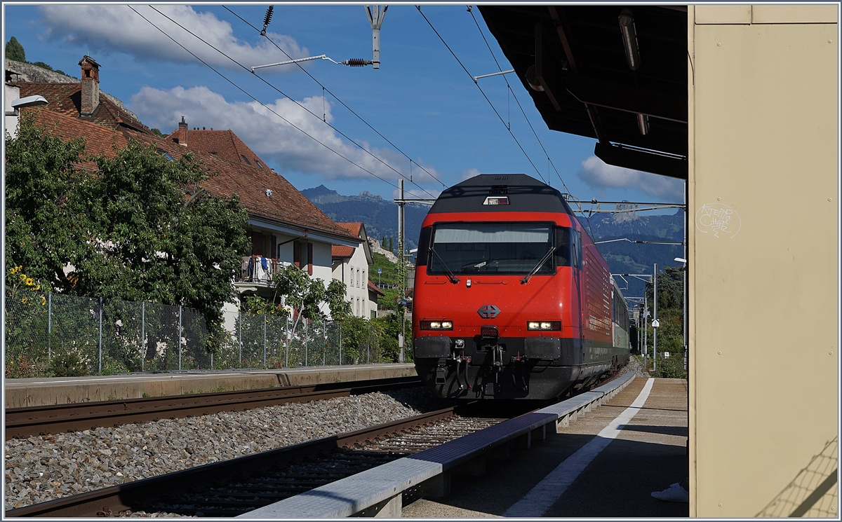 A SBB Re 460 with an IR in St Saphorin. 

26.08.2018