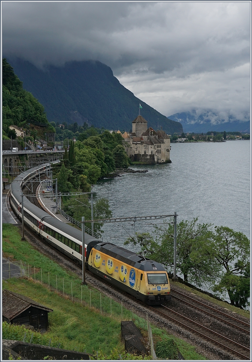 A SBB Re 460 with an IR to Brig near the Castle of Chillon. 

13.06.2018