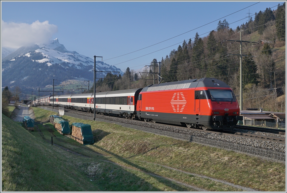 A SBB Re 460 with an IC on the way to Brig by Mülenen.

14.04.2021