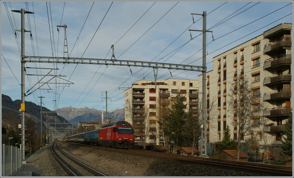 A SBB Re 460 with an RE by Chur. 

01.12.2011