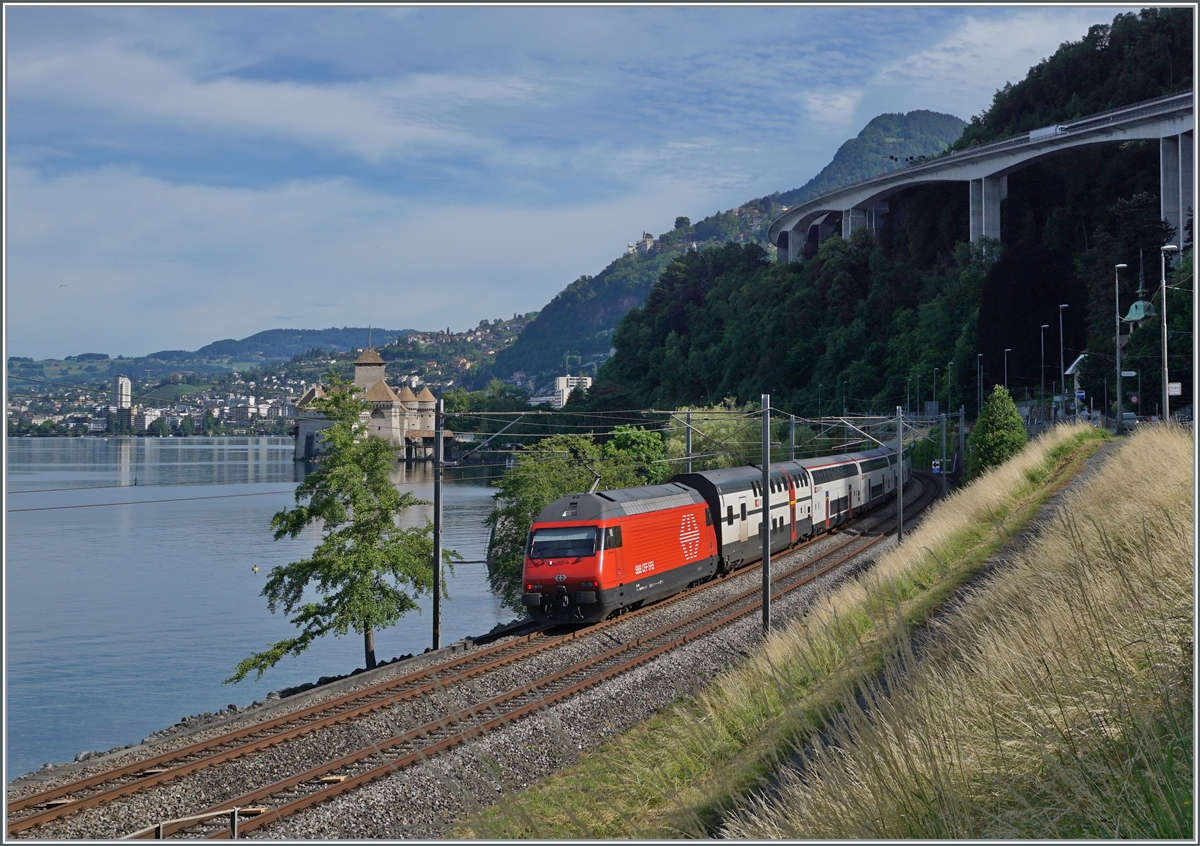 A SBB Re 460 with an IR90 by the Castle of Chillon. 

08.06.2022